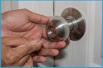 Lock Locksmith Services Sarasota, FL 941-677-7275 - 14-unlock-door